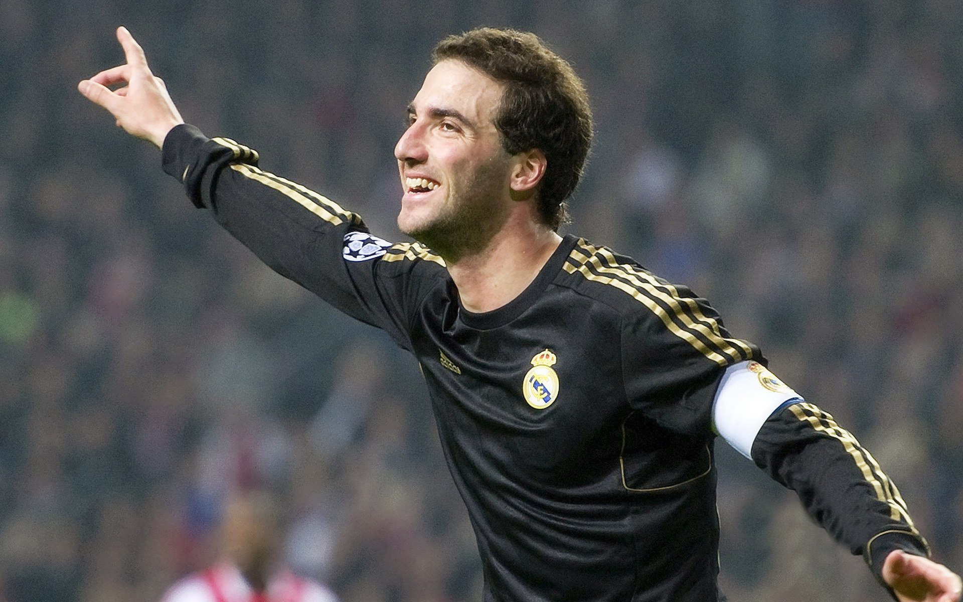 爱游戏官方网站-球员们在足球比赛中如何展现出团队合作的重要性？，踢足球团队合作